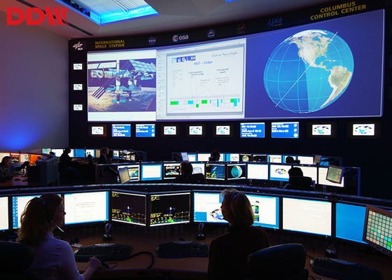 Bảng hiệu quảng cáo nhấp nháy CCTV Video Wall với giá treo tường