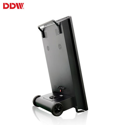 Màn hình LCD cảm ứng ngoài trời có dung lượng di động với bánh xe hiển thị quảng cáo bằng pin